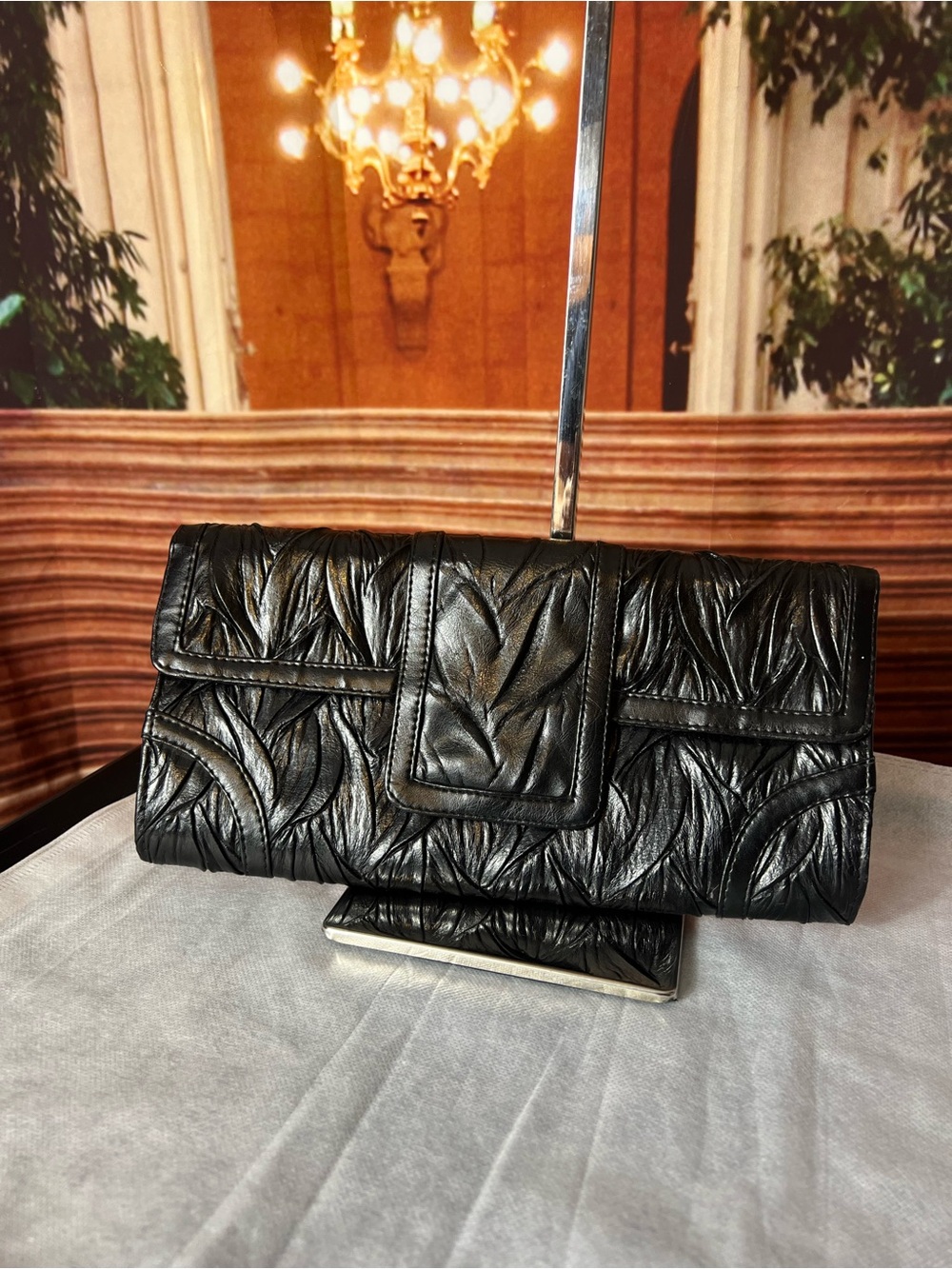 Vintage Jessica McClintock black clutch unique faux leather exterior 🖤